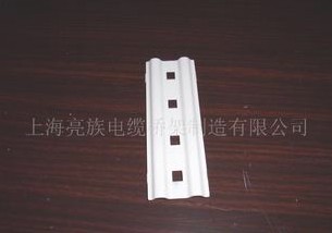 能够防潮防冻的镀锌冲孔桥架